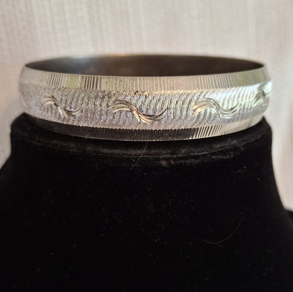 4/$20 Monet Silver Textured Bangle Bracelet
